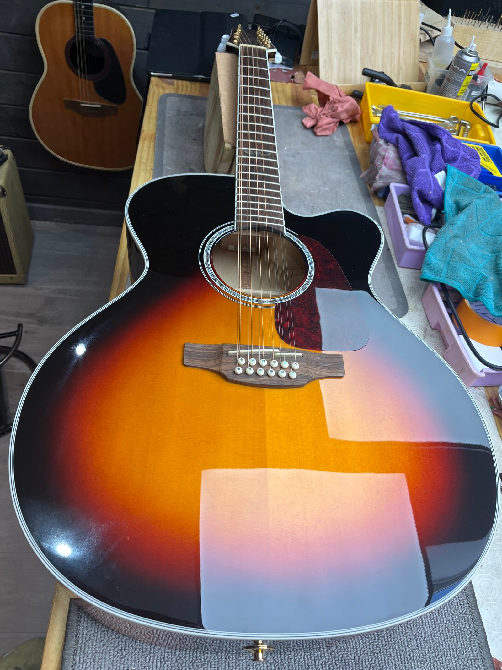 Guitare Takamine GJ72CE-12BSB 12 cordes + Fly